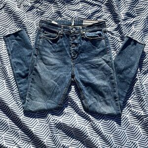 Rag & bone Nina high rise ankle skinny jeans. Size 26. 26” inseam.button front.